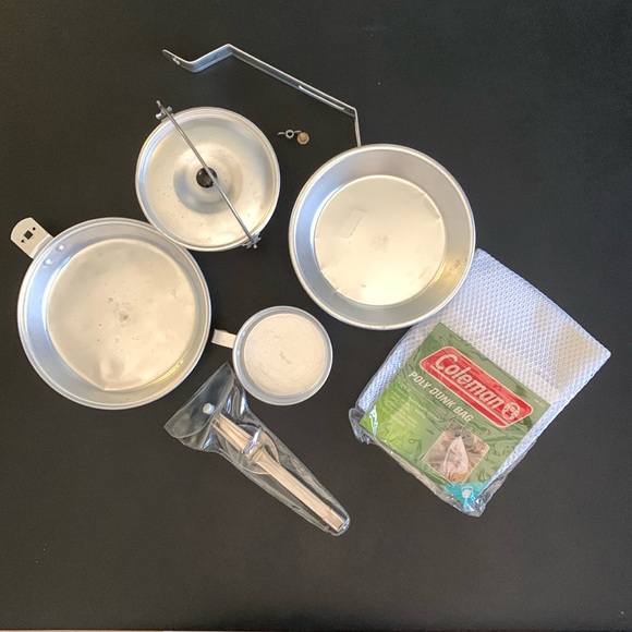 Coleman mess kit with accessories - Picture 2 of 7